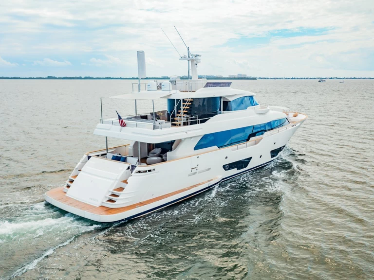 Noleggiare una Custom Line Custom Line 95' a Miami Beach