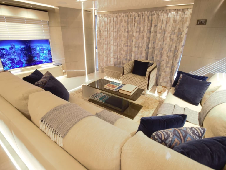 Noleggio Yacht di lusso Custom con patente nautica