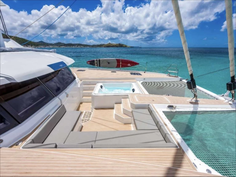 Noleggio Yacht di lusso Fountaine Pajot con patente nautica