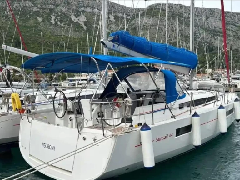 Noleggio barche Jeanneau Sun Odyssey 440 a Álimos su Samboat