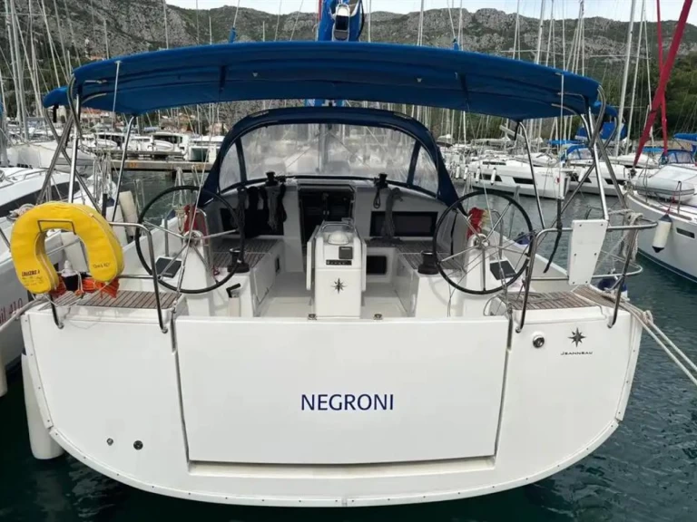 Noleggio barche Jeanneau Sun Odyssey 440 a Álimos su Samboat