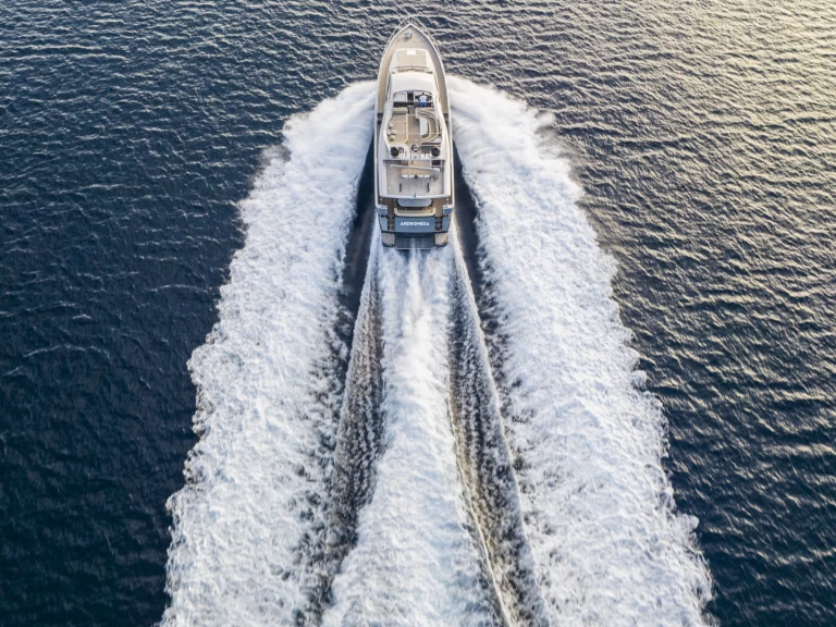 Noleggio Yacht di lusso a Atene – Posillipo 7 8 ' 5 "