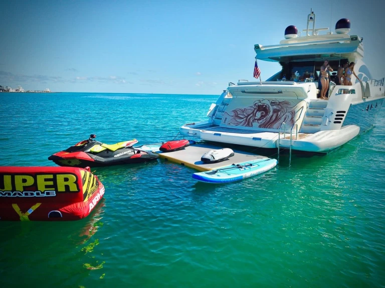 Noleggio barche Miami Beach economico 86’ azimut S 2