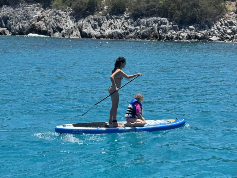 Noleggio barche Sea Ray Sea Ray 410 Sundancer a Agios Nikolaos su Samboat