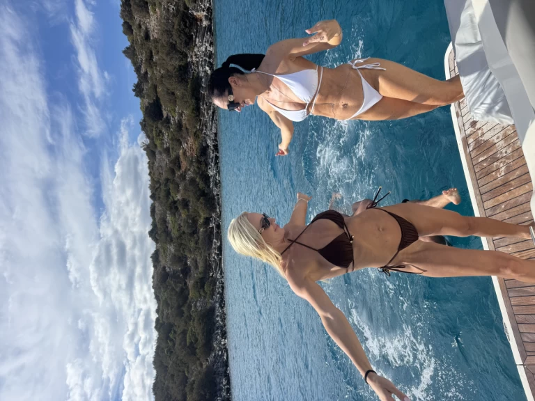 Sea Ray Sea Ray 410 Sundancer da affittare a  Agios Nikolaos