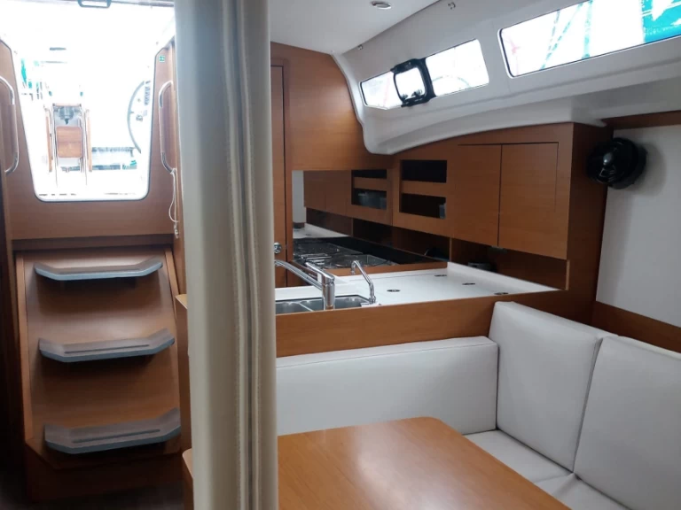 Barca a vela a noleggio a Procida al miglior prezzo