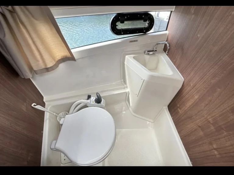 Noleggio barche Napoli economico Activ 755 Weekend