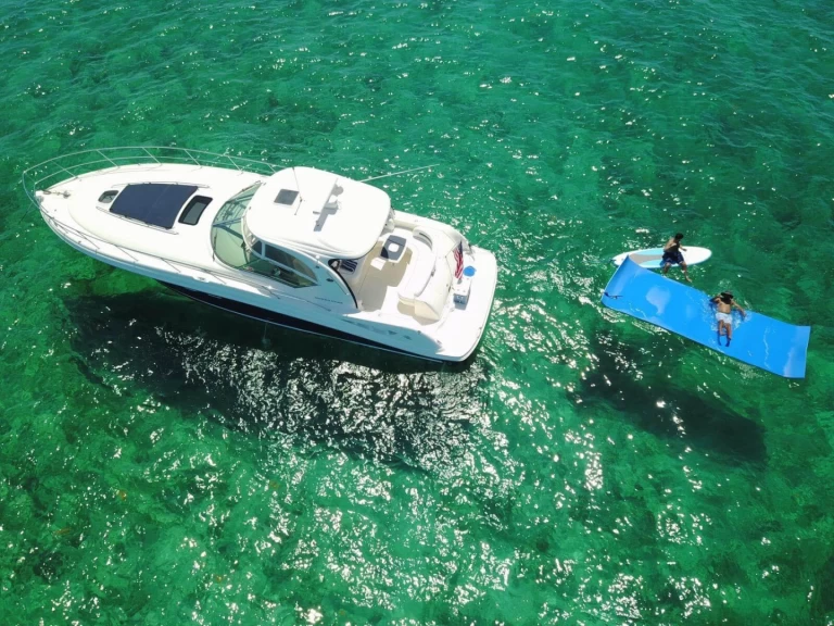 Noleggiare una Sea Ray 42 a Miami Beach