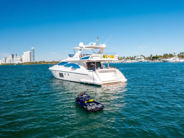 Noleggio Yacht di lusso Azimut con patente nautica