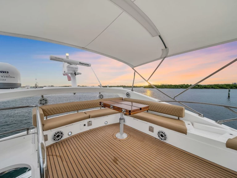 Noleggio barche Sunseeker 70  a Miami Beach su Samboat