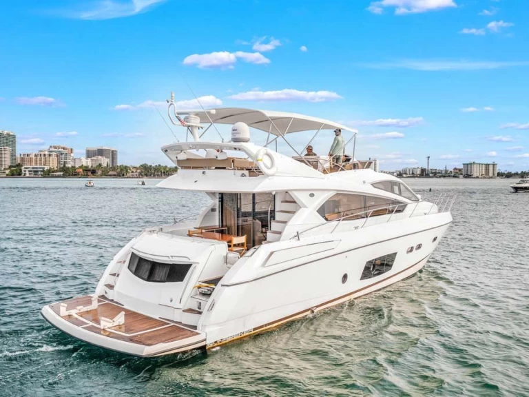 Noleggiare una Sunseeker 70  a Miami Beach