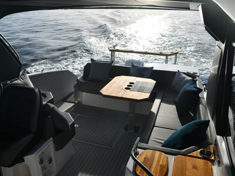 Yacht di lusso a noleggio a Cabo San Lucas al miglior prezzo