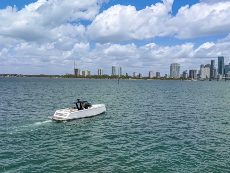 Pardo Yachts Pardo 43 da affittare a  Miami Beach