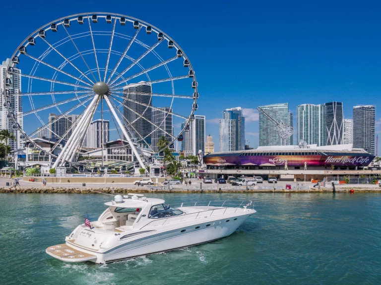 Noleggio a Miami Beach – Sea Ray Sea Ray 500 Sundancer su SamBoat