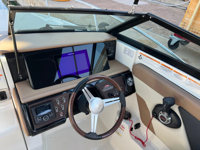 Noleggio Barca a motore con o senza skipper Sea Ray a El Toro