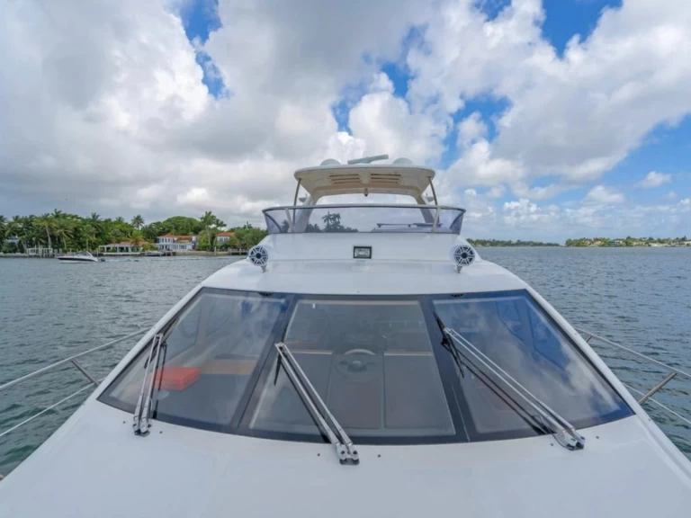 Noleggiare una Azimut Azimut 65  a Miami Beach