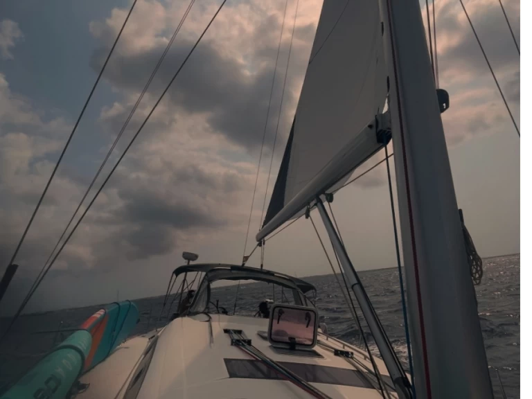 Noleggio barche Bénéteau Oceanis 50 a Roda de Barà su Samboat