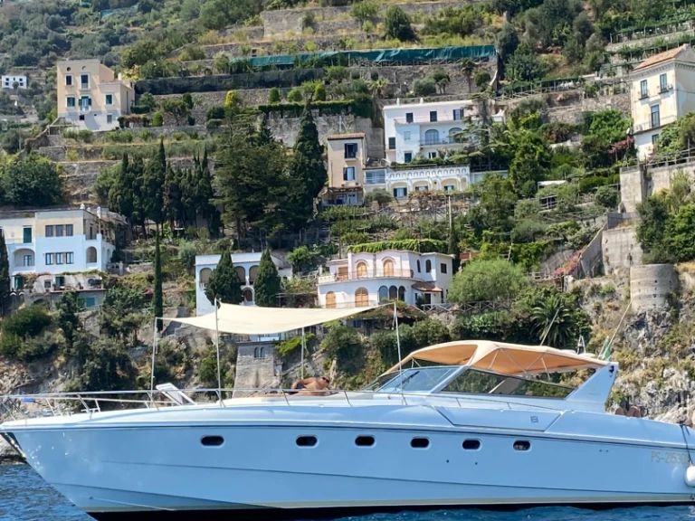 Noleggio Barca a motore Ferretti con patente nautica