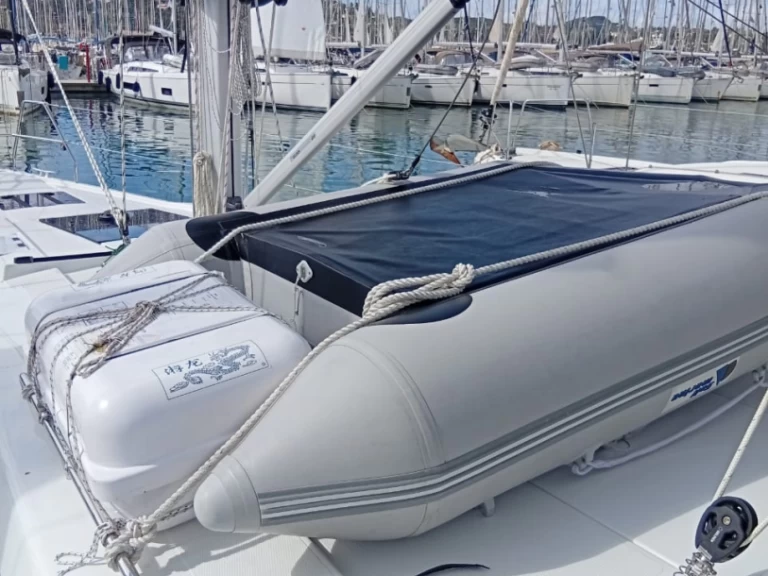 Barca a vela a noleggio a Gouviá al miglior prezzo