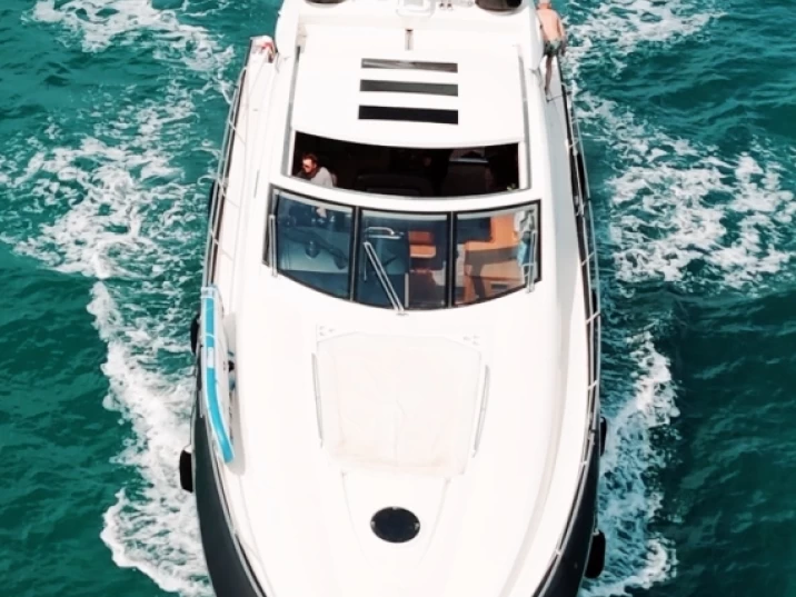 Noleggio Yacht di lusso con o senza skipper Sunseeker a Glyfáda