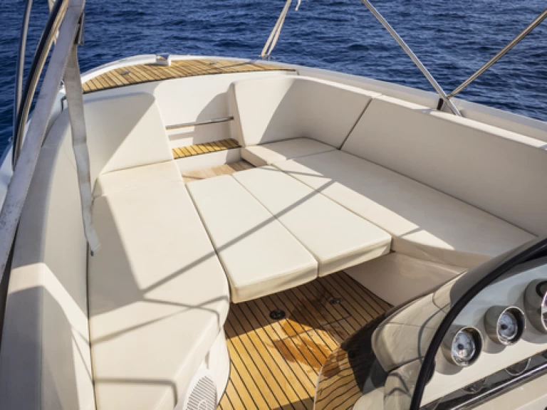 Barca a motore a noleggio a El Toro al miglior prezzo