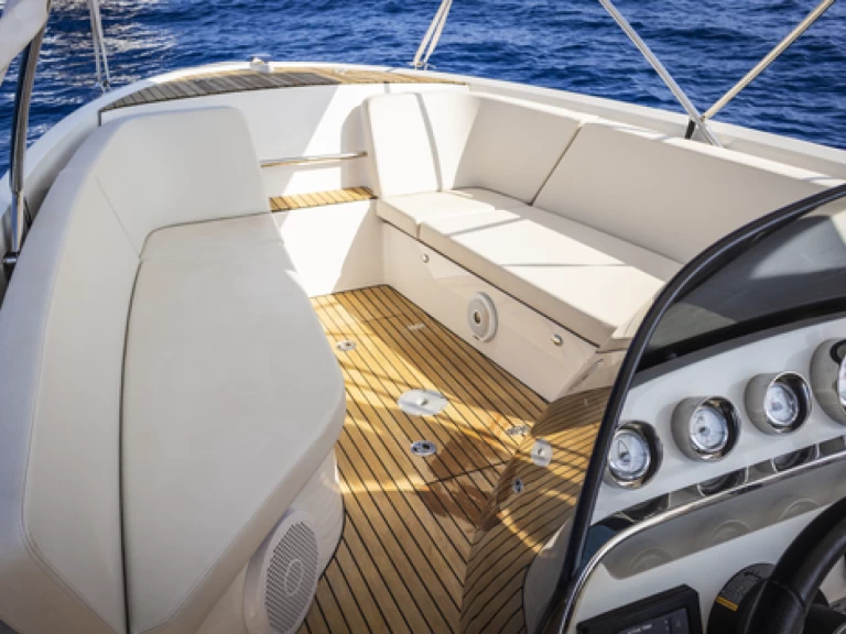 Noleggio a El Toro – Frauscher 858 fantom Air su SamBoat