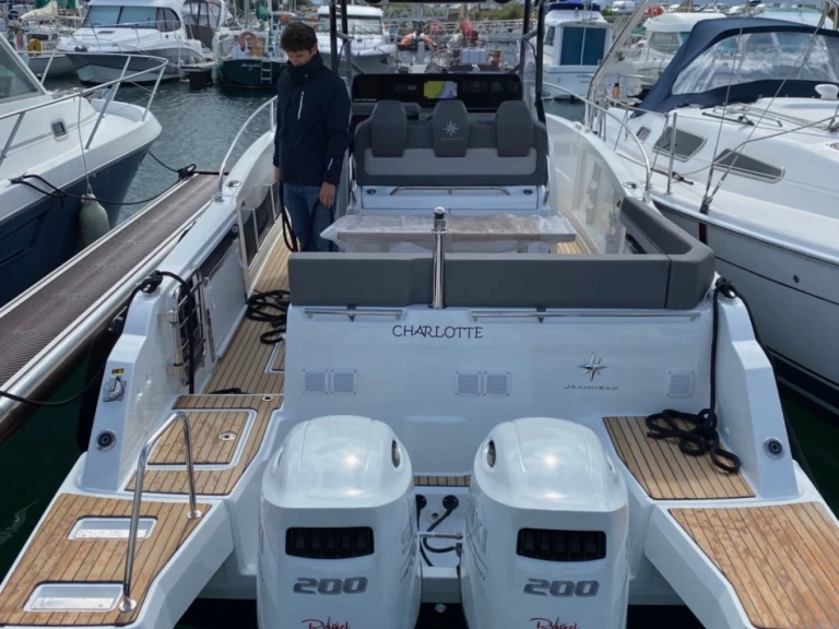 Noleggiare una Jeanneau Cap Camarat 9.0 CC a Saint-Quay-Portrieux