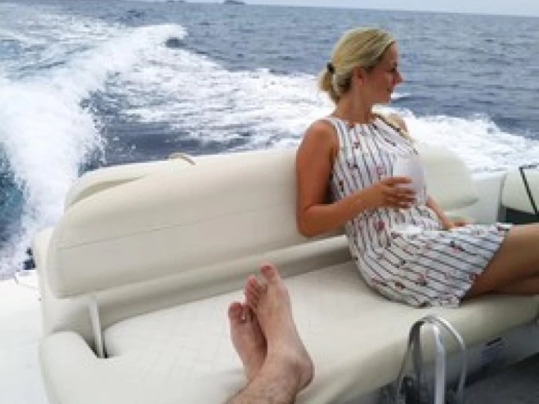 Noleggio Barca a motore a El Toro – Cobalt R5