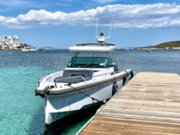 Noleggio Barca a motore Axopar con patente nautica