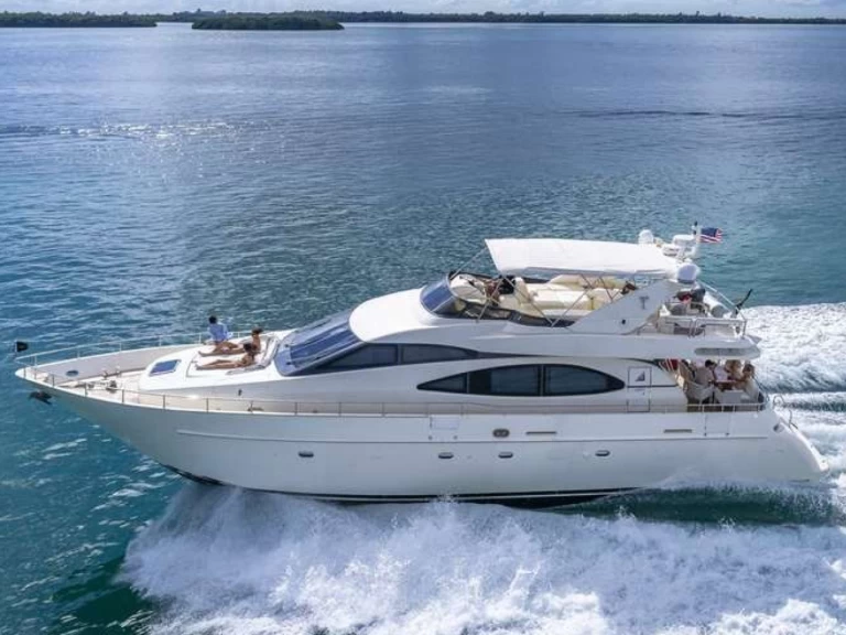 Noleggiare una Azimut Azimut 70 a Miami Beach