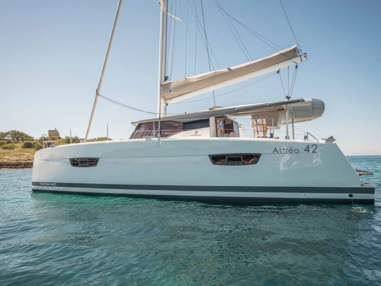 Noleggio Catamarano Fountaine Pajot con patente nautica