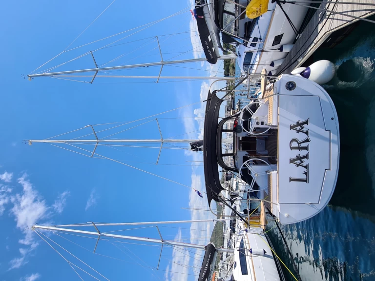 Noleggio Barca a vela Elan con patente nautica