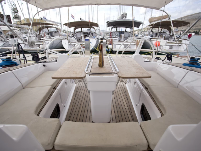 Noleggio Barca a vela con o senza skipper Elan a Trogir