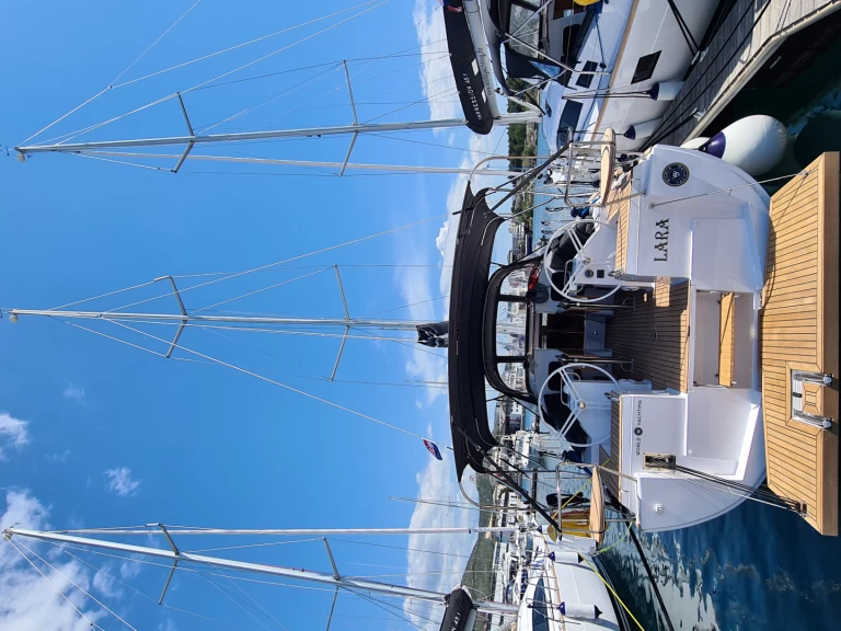 Noleggio barche Elan Impression 45.1 a Trogir su Samboat