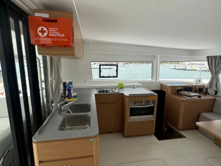 Catamarano a noleggio a Seget Donji al miglior prezzo