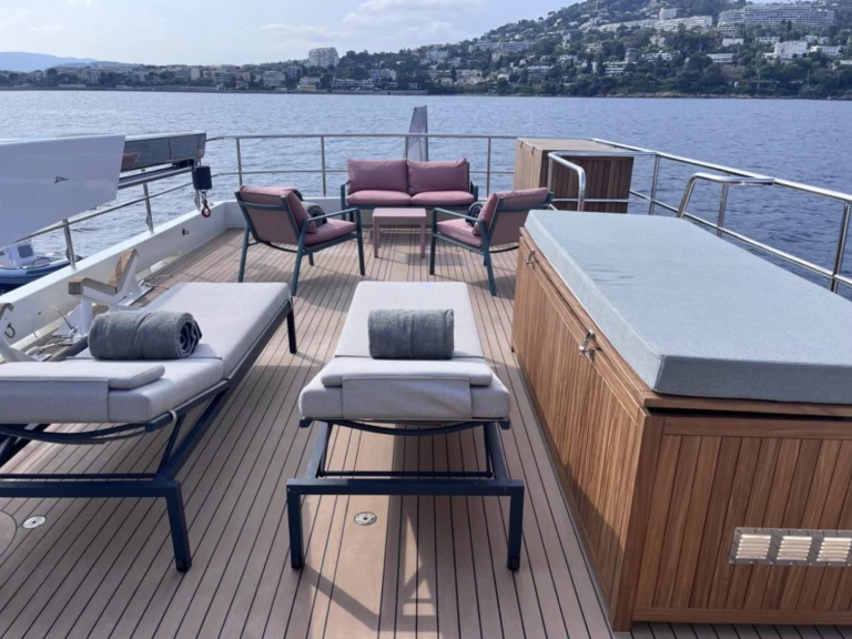 Noleggiare una Ocean Yachts Ocea 108 a Bas du Fort