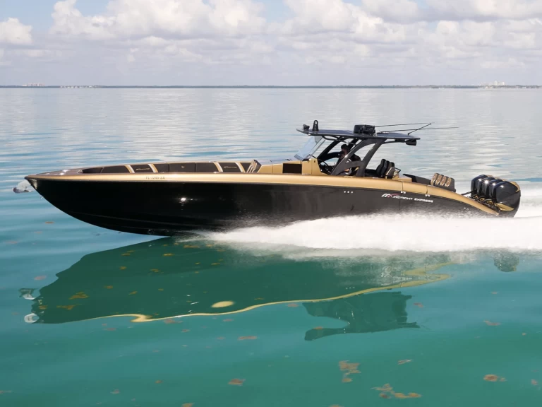 Noleggio Yacht di lusso Midnight Express con patente nautica