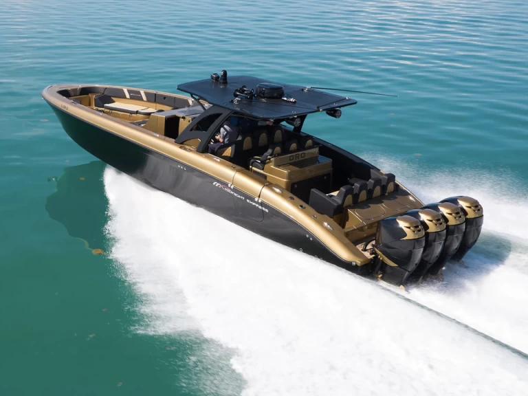 Noleggiare una Midnight Express 43 a Charlotte Amalie