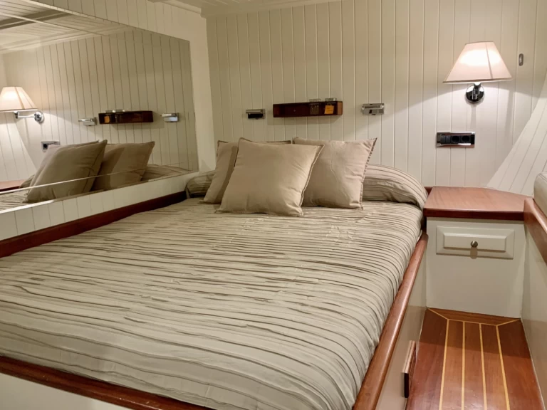 Noleggiare una Neta Marine Ketch a Trapani Port