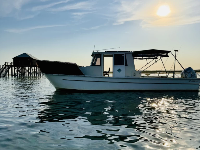 Barca a motore a noleggio a Francia al miglior prezzo