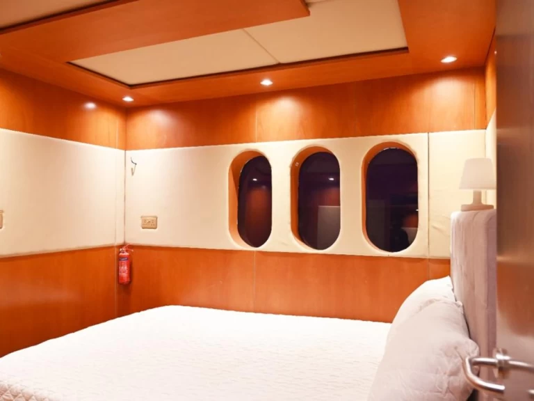 Yacht di lusso a noleggio a Dubai Marina al miglior prezzo