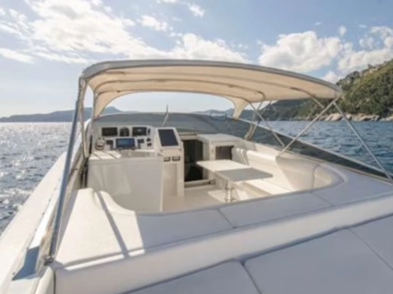 Noleggio Barca a motore Magnum con patente nautica