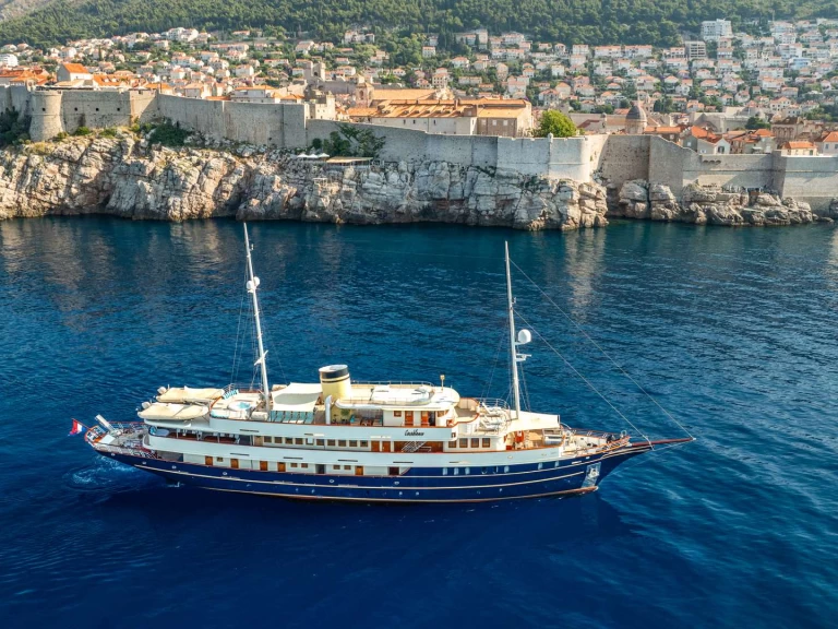 Noleggiare una Custom CASABLANCA a Trogir