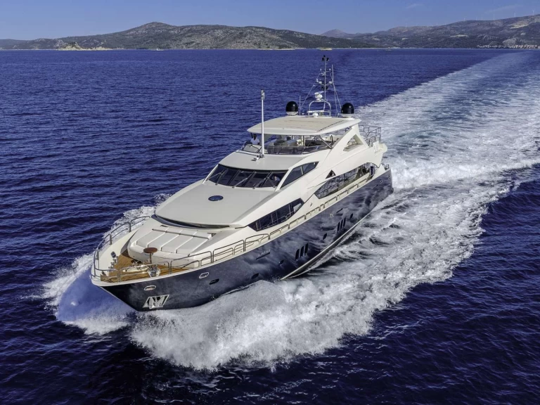 Noleggio Yacht di lusso Sunseeker con patente nautica