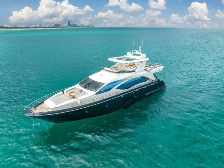 Noleggio Yacht di lusso Azimut con patente nautica