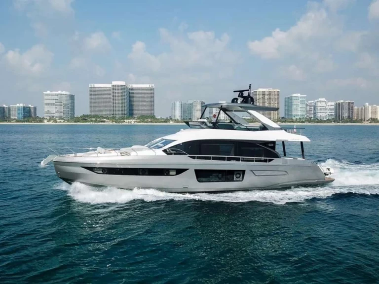 Noleggio Yacht di lusso a Miami Beach – Azimut Spysea