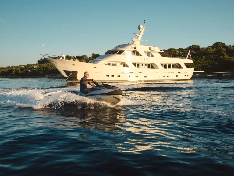 Noleggio Yacht di lusso Benetti con patente nautica