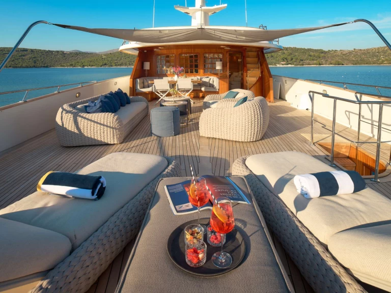 Noleggiare una Benetti TO je TO a Trogir