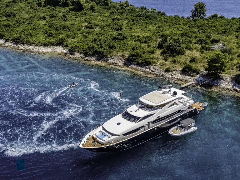 Noleggio Yacht di lusso Sunseeker con patente nautica