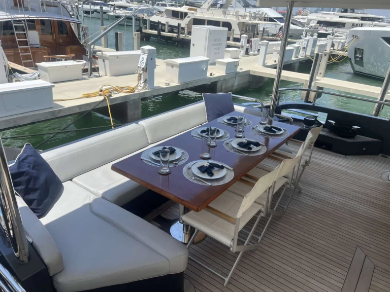 Noleggio barche Azimut Sky a Miami su Samboat